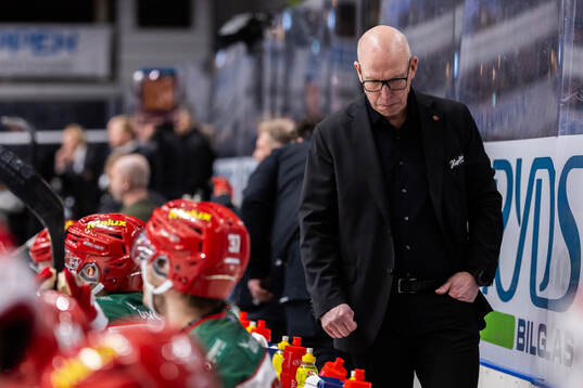 Modos huvudtränare Fredrik Andersson