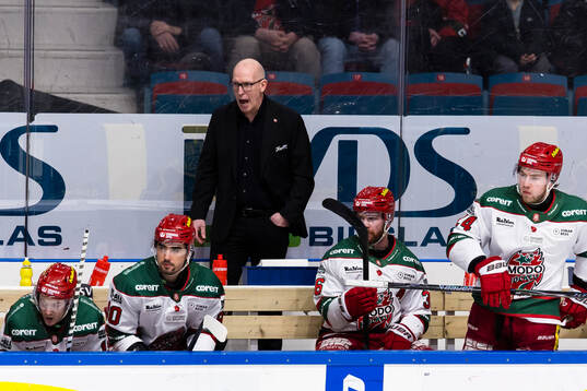 Modos huvudtränare Fredrik Andersson