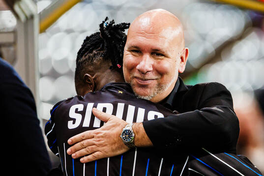 Hammarbys sportchef Mikael Hjelmberg och Sirius Odera