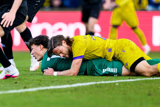 GAISs målvakt Kees Sims och Mjällbys Tom Pettersson