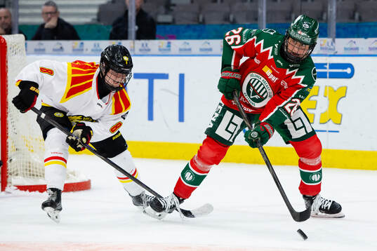 Brynäs Oona Koukkula och Frölundas Hanna Olsson