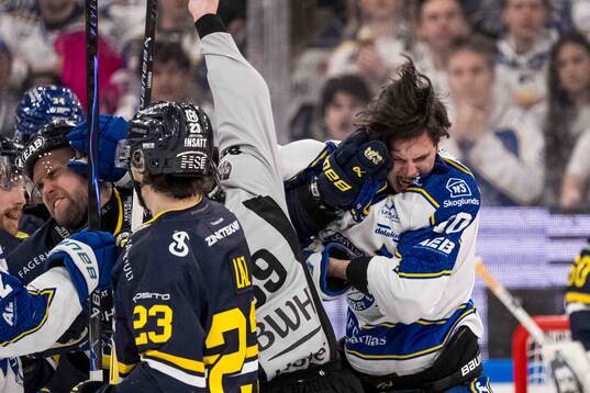 HV71s Joona Luoto och Leksands Anton Johansson