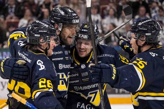 HV71s Joona Luoto jublar