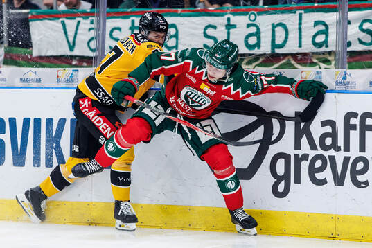 Luleås Oskari Laaksonen och Frölundas Isac Born