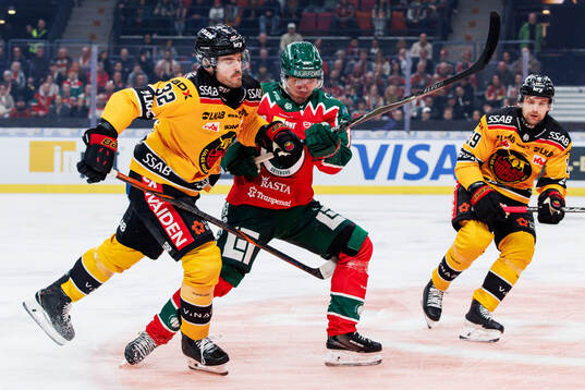 Luleås Oscar Engsund och Frölundas Max Lindholm