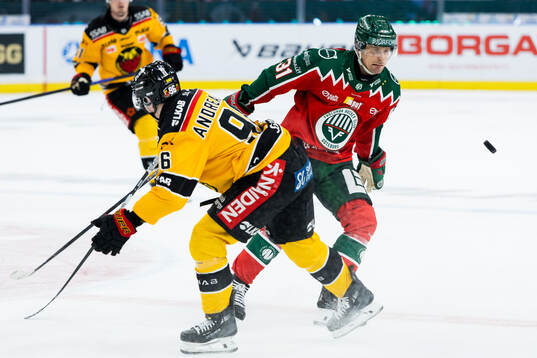 Luleås Pontus Andreasson och Frölundas Nicklas Lasu