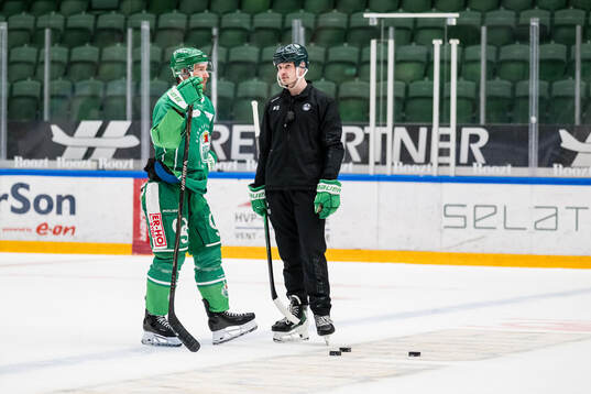 Calvin De Haan och assisterande tränare Max Bohlin