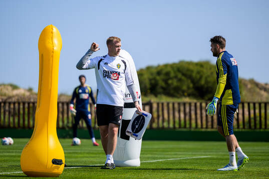 Goalkeeper coach Linus Kandolin and goalkeeper Kristoffer
