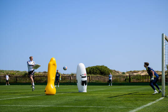 Goalkeeper coach Linus Kandolin and goalkeeper Melker