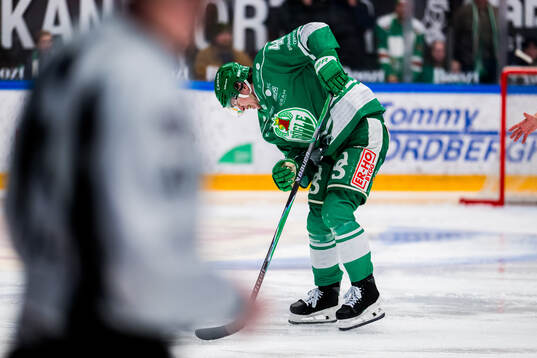 Rögles Simon Zether har ont