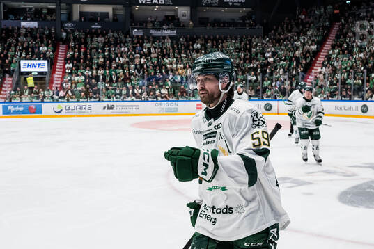Färjestads Linus Johansson jublar