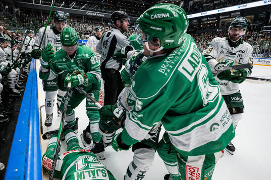 Bråk mellan Rögle och Färjestad spelare