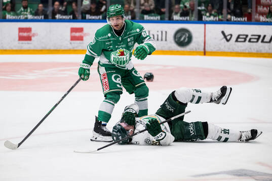 Färjestads Oskar Steen och Rögles Leon Bristedt