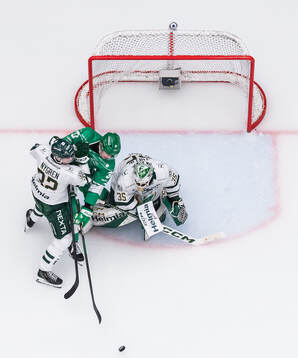 Färjestads Magnus Nygren och Rögles Albin Sundsvik och