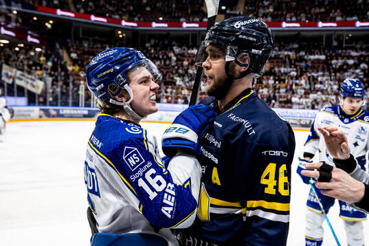 Leksands Rocky Langvardt och HV71s Joona Luoto