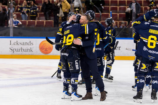 HV71s assisterande tränare Nicklas Rahm och Justin Glenn