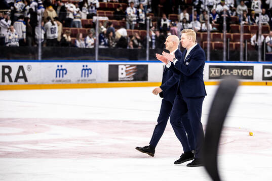 HV71s tränare Anton Blomqvist jubel