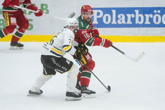 AIKs Erik Aterius  och Modos Gerry Fitzgerald