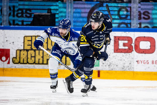 Leksands Oskar Lang och HV71s Hampus Eriksson