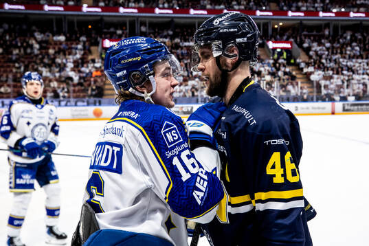 Leksands Rocky Langvardt och HV71s Joona Luoto