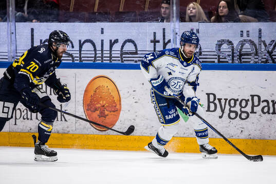 HV71s Lukas Rousek och Leksands Oskar Lang