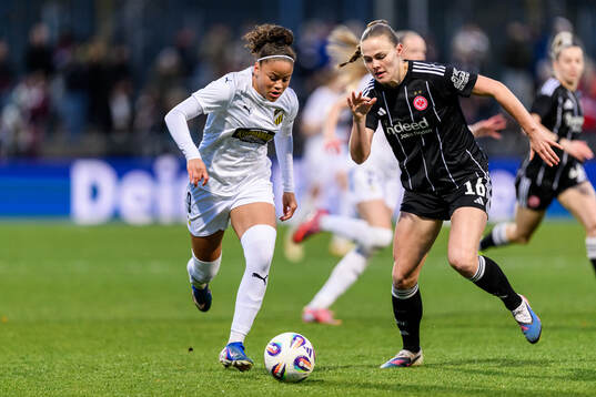 Felicia Schröder of Häcken and Marthine Østenstad of