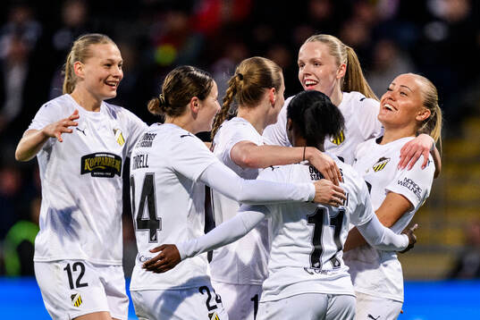 Alva Selerud of Häcken celebrates scoring 0-1