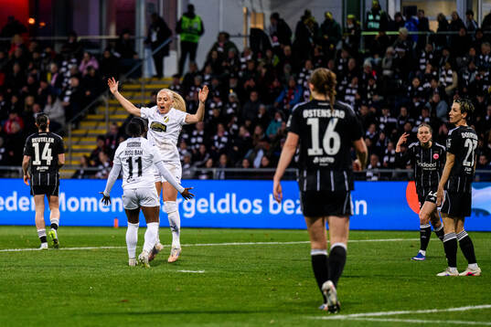 Monica Jusu Bah and Alva Selerud of Häcken celebrates 0-1
