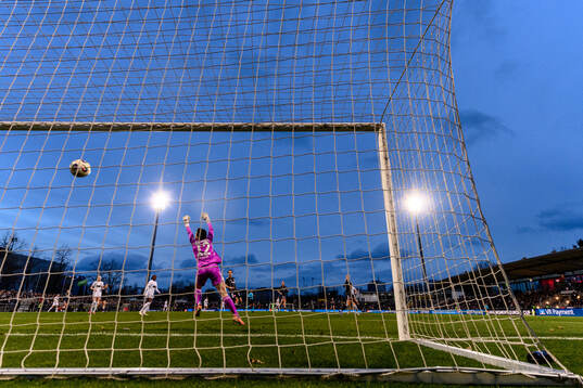 Alva Selerud of Häcken scores 0-1