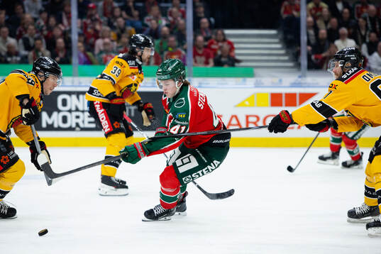 Luleås Erik Gustafsson och Linus Omark mot Frölundas Ivar