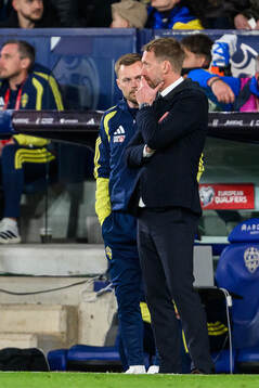 Assistant coach Sebastian Larsson and head coach Graham
