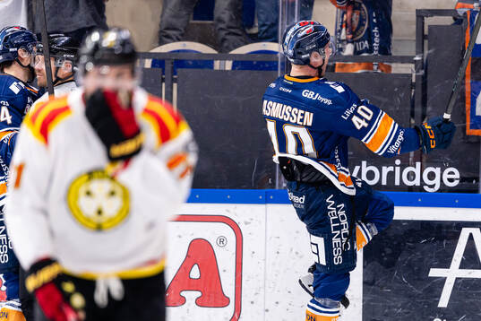 Växjös Dennis Rasmussen jublar