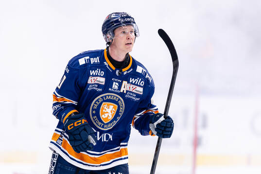 Växjös Dennis Rasmussen jublar