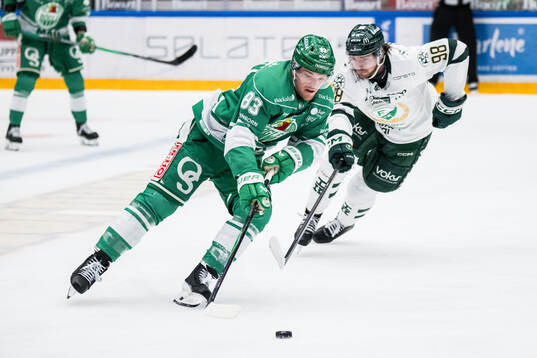 Rögles Karson Kuhlman och Färjestads Marian Studenic