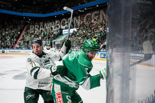 Färjestads Viktor Lodin och Rögles Linus Sandin
