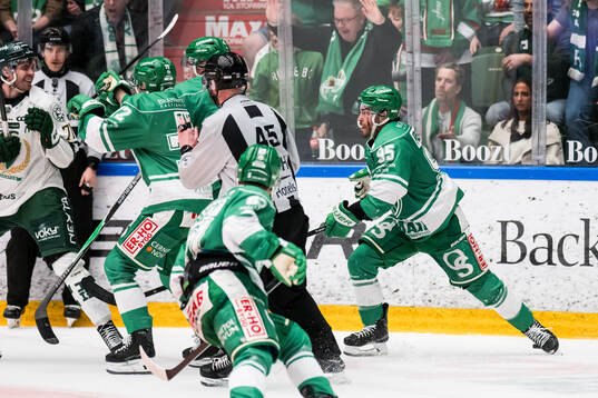 Färjestads Viktor Lodin och Rögles Mark Friedman