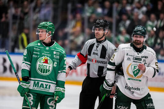 Rögles Anton Bengtsson och Domare Richard Magnusson och