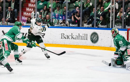 Färjestads David Tomasek gör det matchavgörande 5-6
