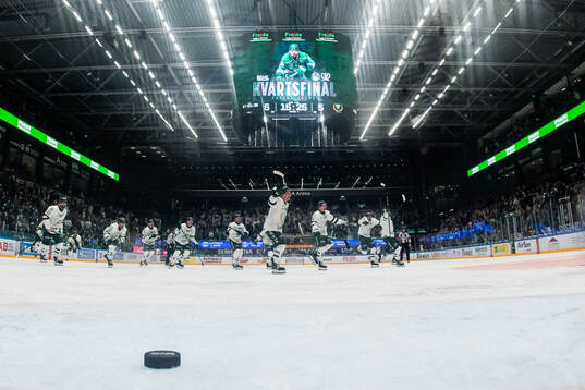 Färjestads spelare jublar