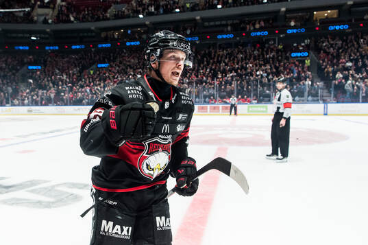 Malmö Redhawks Linus Öberg jublar