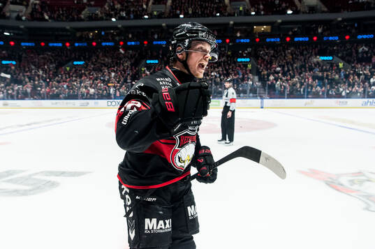 Malmö Redhawks Linus Öberg jublar