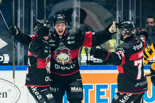 Malmö Redhawks Linus Öberg jublar