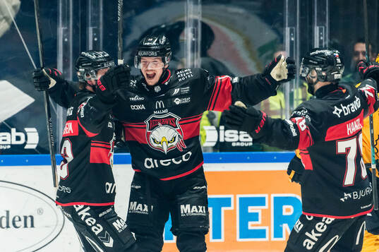 Malmö Redhawks Linus Öberg jublar