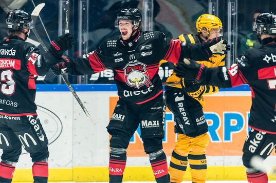 Malmö Redhawks Linus Öberg jublar