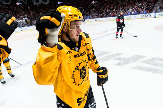 Skellefteås Jonathan Pudas jublar