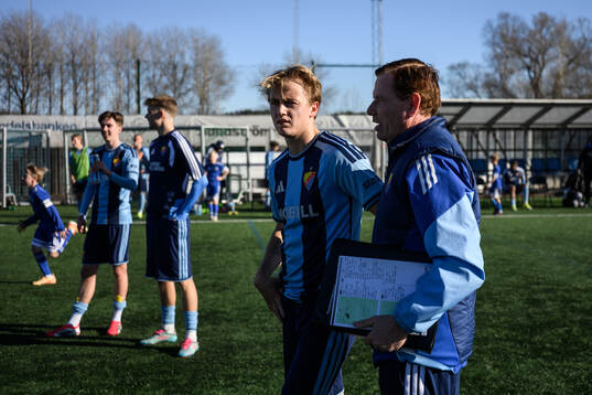 Djurgårdens Oskar Fallenius och assisterande tränare