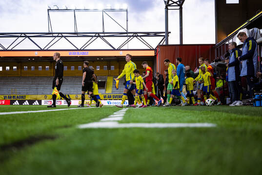 Nils Zätterström, goalkeeper Elis Bishesari and Noah Tolf
