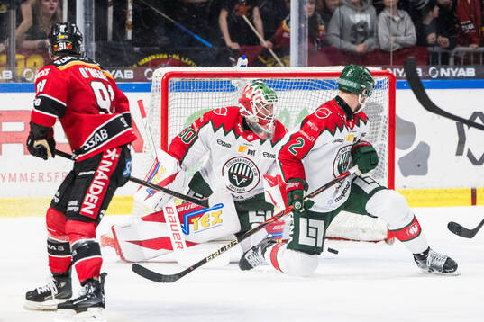 Luleås Brian O'Neill gör 1-1 bakom Frölundas målvakt