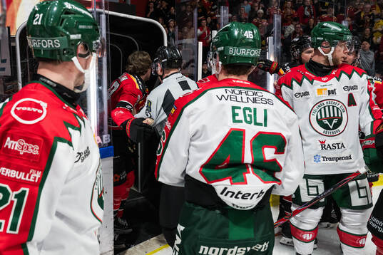 Luleås Pontus Själin lämnar isen