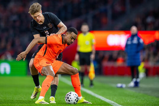 David Møller Wolfe of Norway and Ryan Gravenberch of